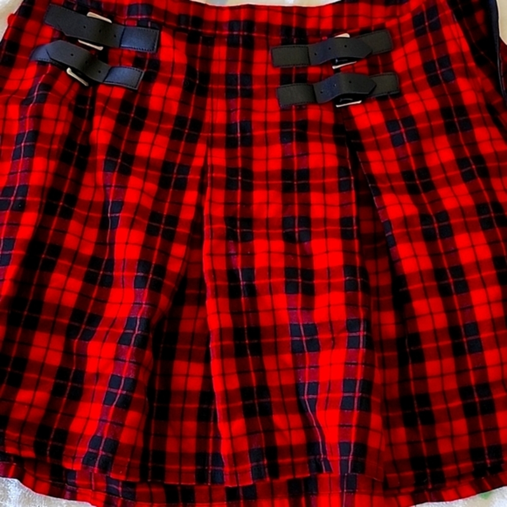 Hottopic skirt xl in black/Red